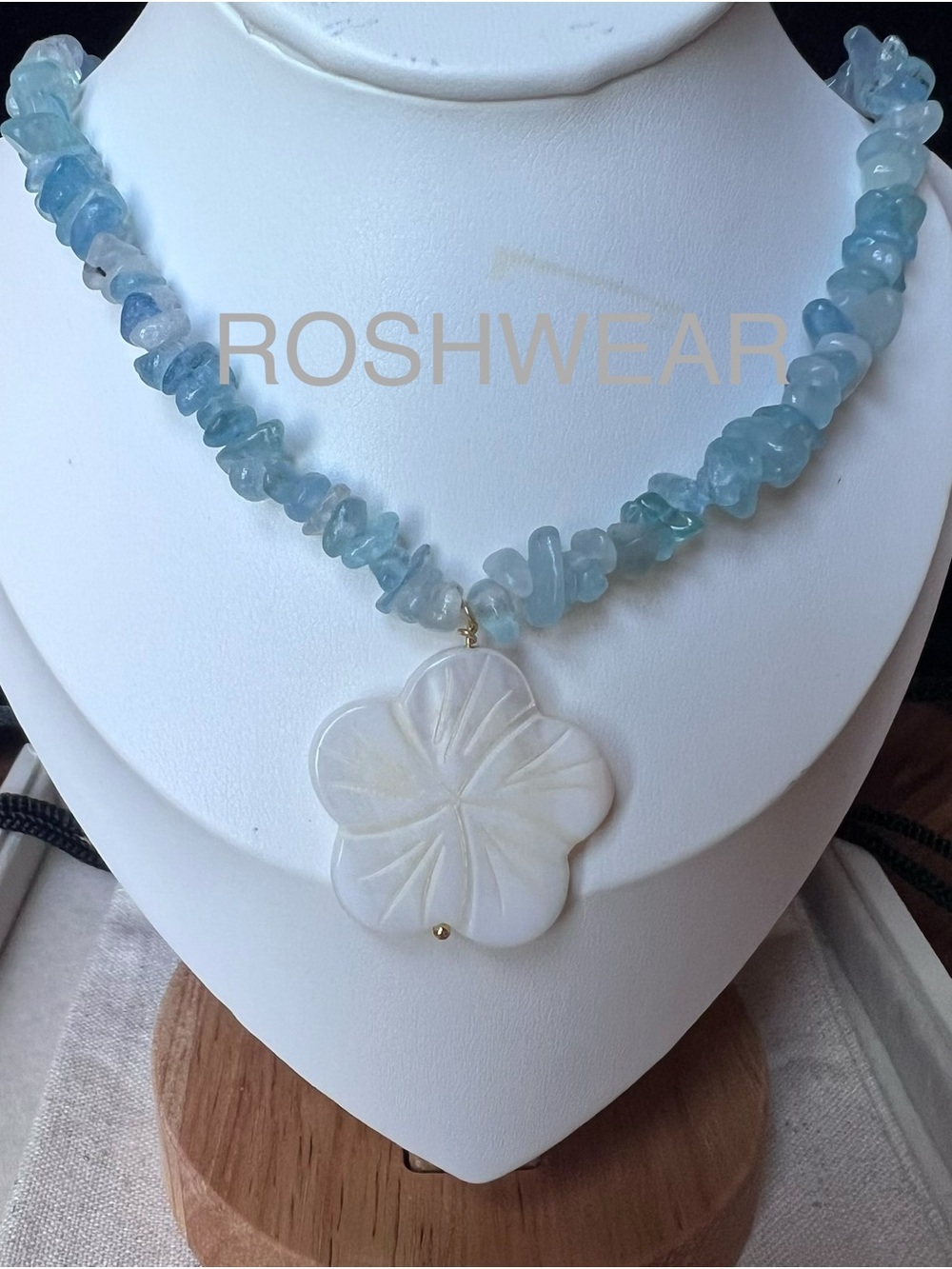 Aquamarine Chip Necklace with White Mother of Pearl Shell Flower Pendant NWOT